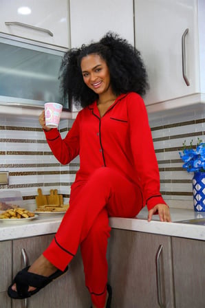Moda Çizgi Kadın Yılbaşı 2'li Özel Kalp Kutulu Slip - Pijama Hediye Seti 20244 Kırmızı