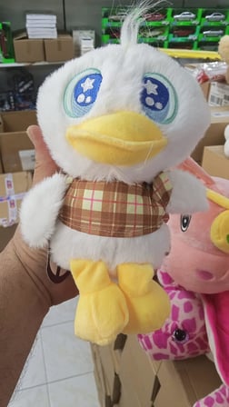 Oyuncak Peluş Sevimli Uyku Arkadaşı Kahve Elbiseli Ördek 25 cm