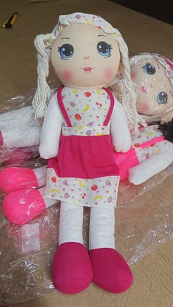 Sevimli Peluş Bez Bebek 50 cm - Örgü Saçlı Meyve Desenli Elbiseli Bez Bebek