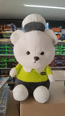 Oyuncak Peluş Sevimli Yeşil Kıyafetli Şapkalı Ayı Uyku Arkadaşım 45 cm