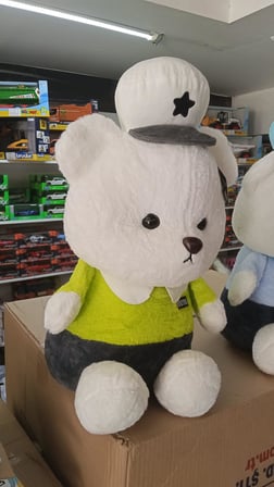 Oyuncak Peluş Sevimli Yeşil Kıyafetli Şapkalı Ayı Uyku Arkadaşım 45 cm
