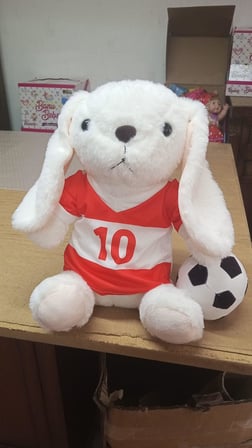 Oyuncak Peluş Kırmızı Beyaz Formalı Futbolcu Tavşan 45 cm