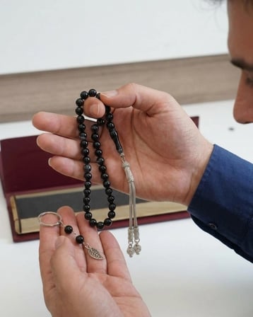 Siyah Oniks Tesbih 33’lü Doğal Taş Erkek Tesbih Özel Tasarım Ahşap Hediyelik Kutulu - Anahtarlık Hediyeli