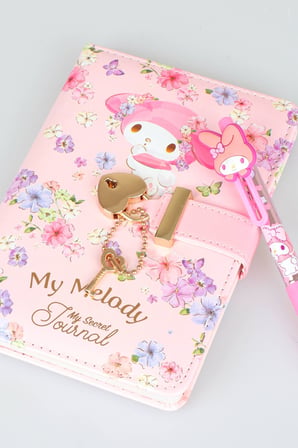 x Dekomus Lisanslı My Melody Dreamy Secret Garden A6 Kilitli Hatıra Defteri & 3d Uçlu Kalem Seti