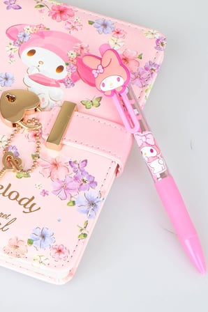 x Dekomus Lisanslı My Melody Dreamy Secret Garden A6 Kilitli Hatıra Defteri & 3d Uçlu Kalem Seti