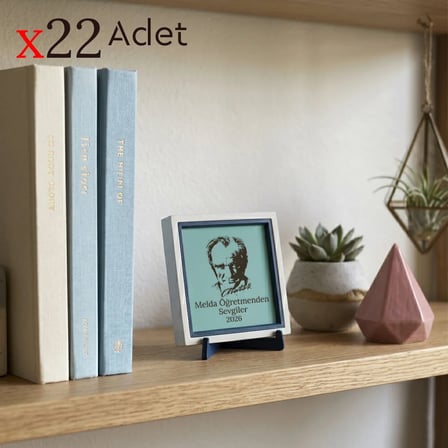 Başarılarla Dolu Bir Gelecek İçin 22’li Mezuniyet Seti; Atatürk Portreli ve Öğretmen İsimli 10x10 cm