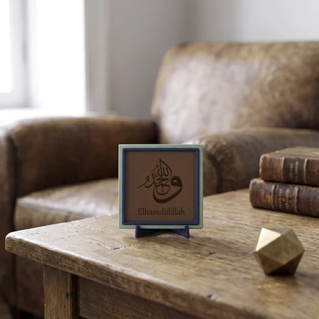Elhamdülillah Yazılı Minimalist Dekoratif Obje, Maneviyat ve Estetiğin Buluşması 10x10 cm