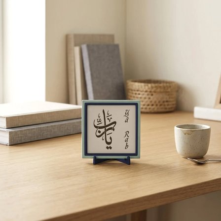 Yâ Rab Temalı Zarif Dekoratif Aksesuar, Modern ve Manevi Duruşuyla Çalışma Masası İçin 10x10 cm
