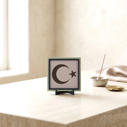 Minimal Hilal ve Yıldız Motifli Masaüstü Süs, Estetik ve Anlamın Modern Buluşması 10x10 cm