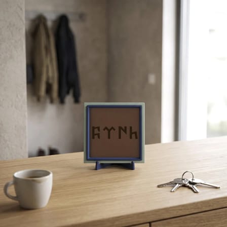 Göktürkçe TÜRK Yazılı Modern Dekoratif Obje, Yaşam Alanınıza Tarihi Bir Derinlik Katın 10x10 cm