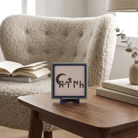 Minimal Ay-Yıldız ve Göktürkçe TÜRK Masaüstü Süs, Estetik ve Tarihi Değerin Modern Buluşması 10x10cm