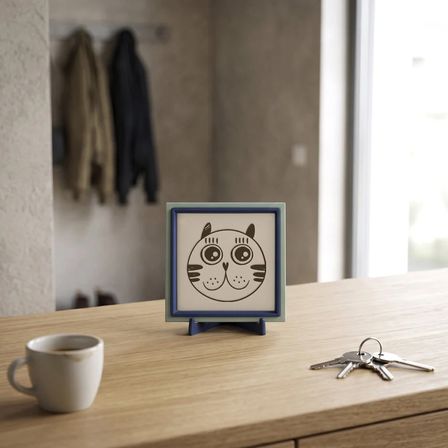 Çağdaş Tasarım Şaşkın Kedi Motifli Dekoratif Parça, Çalışma Masanız İçin Anlam Dolu Hediye 10x10 cm
