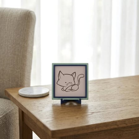 Kedi Temalı Zarif Dekoratif Aksesuar, Modern ve Sempatik Duruşuyla Çalışma Masası İçin 10x10 cm