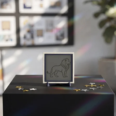 Ayakta Aslan Detaylı Modern Dekoratif Obje, Ev ve Ofise Karakter Katan Masaüstü Aksesuarı 10x10 cm