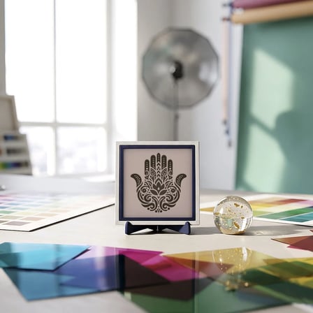 Hamsa Tasarımlı Zarif Dekoratif Aksesuar, Modern ve Asil Duruşuyla Çalışma Masası İçin 10x10 cm