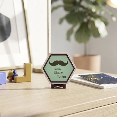 Bıyık Figürlü Modern Masaüstü Objesi, Ofis ve Çalışma Masaları İçin Karakterli Dekorasyon 10x10 cm