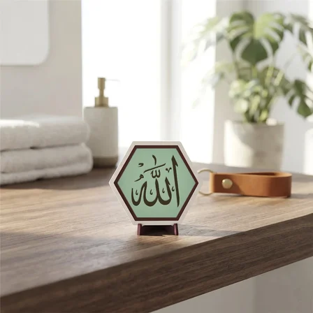 Kaligrafik Allah Yazılı Dekoratif Masaüstü Objesi, Yaşam Alanları İçin Estetik ve Anlamlı Hediye 10x10 cm
