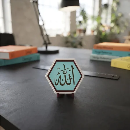 Allah Yazılı Butik Tasarım Dekoratif Masaüstü Parçası, Sevdiklerinize Anlamlı ve Zarif Hediye 10x10 cm
