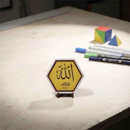 Manevi Esintili Allah (C.C.) Temalı Dekoratif Obje, Minimalist Yaşam Alanları İçin Şık Tasarım 10x10 cm