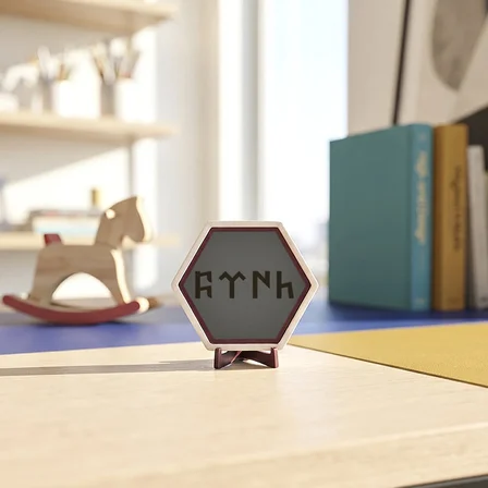 Tarihi Türk Yazılı Modern Masaüstü Objesi Dekorasyonunuza Kültürel Bir Dokunuş Katan Estetik ve Şık Parça 10x10 cm