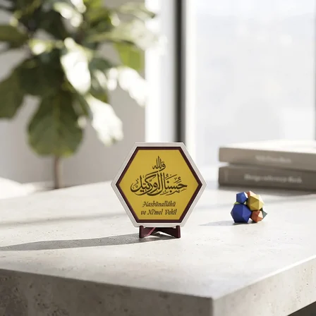 Estetik Hasbünallâhü ve Ni'mel Vekîl Yazılı Masaüstü Dekoratif Aksesuar Çalışma Alanınıza Huzur Katan Parça 10x10 cm