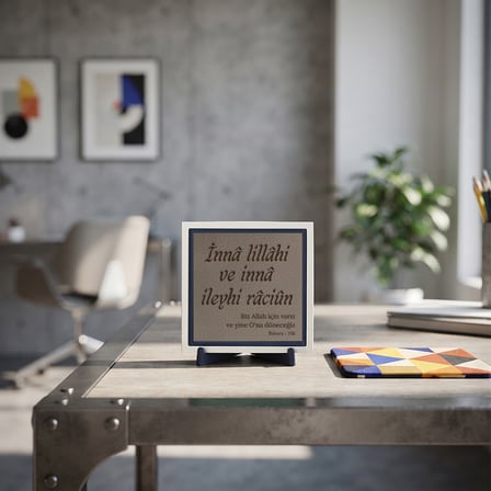 Gönül Huzuru Temalı Manevi Detay İnnâ Lillâhi Ve İnnâ İleyhi Râciün Hat Sanatı Masaüstü Dekor Masaüstü Aksesuarı (Minimalist) 10x10 cm