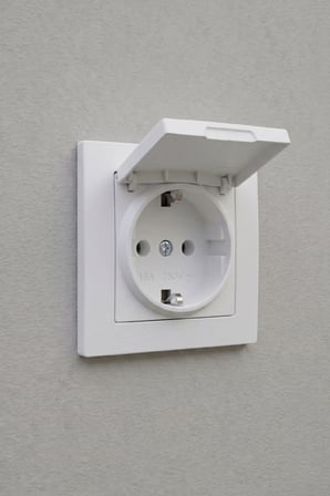 Duvar Prizi Kapaklı Topraklı Beyaz 16A 250V Monofaze İç ve Dış Mekan Elektrik Prizi Standart Tip