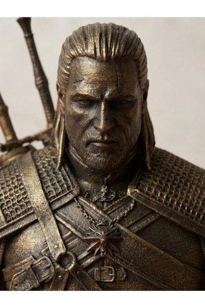 The Witcher Geralt of Rivia Eskitme Bronz Görünümlü Büst - Dekoratif Oyuncu Masası Heykeli