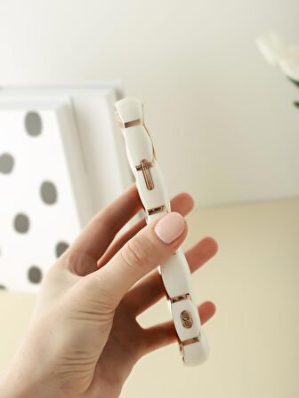 iPhone 12 Uyumlu Gold Detaylı Çizgili Beyaz Baklava Dilimli Puf Kılıf