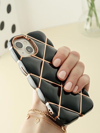 iPhone 15 Uyumlu Gold Detaylı Çizgili Siyah Baklava Dilimli Puf Kılıf