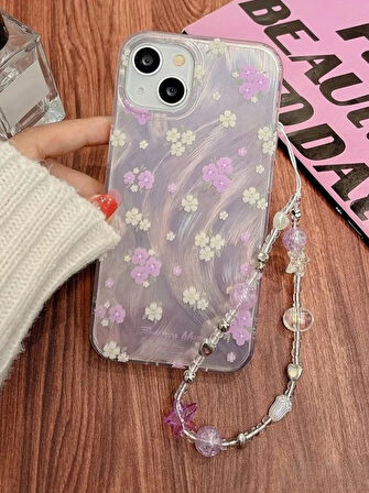 iPhone 15 Plus Uyumlu Lila Çiçekli Desenli Boncuklu Bilek Askılı Charmlı Kılıf
