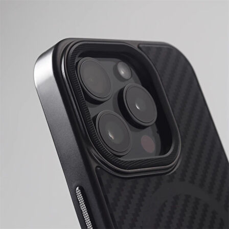 iPhone 14 Pro Max Uyumlu Titanyum Siyah Karbon Fiber MagSafe Özellikli Kılıf