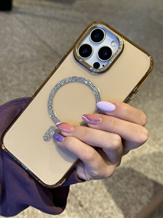 iPhone 15 Pro Max Uyumlu Sararmaz Sert Mika MagSafe Pırlanta Taşlı Şeffaf Gold Kılıf