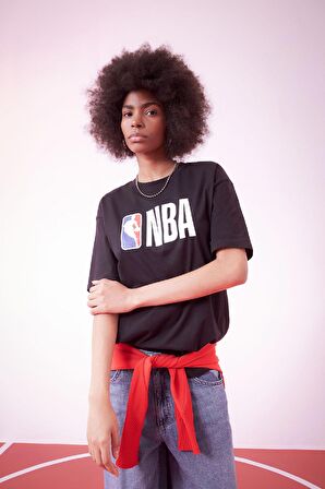 DeFactoFit NBA Wordmark Boxy Fit Yuvarlak Yaka Kısa Kollu Tişört Z9313AZ24SPBK81