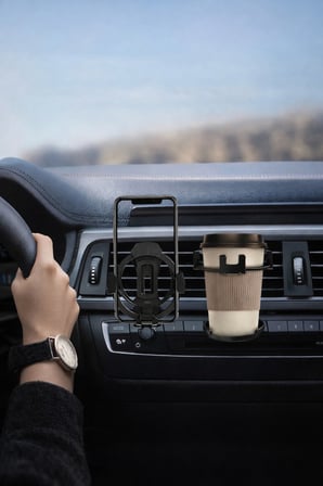 Çok Amaçlı Araç İçi Telefon Tutucu & Bardaklık Aparatı | 360° Dönebilen, Havalandırma Klipsli Tutucu