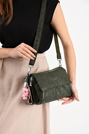 Y.S.Deri Kadın Postacı Çanta 28*18 Cm Vegan Deri Işıklı Aksesuar Charm Çapraz Askılı Omuz Çantası 