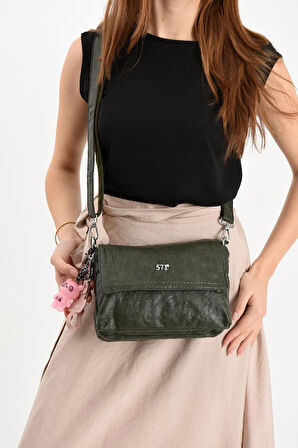 Y.S.Deri Kadın Postacı Çanta 28*18 Cm Vegan Deri Işıklı Aksesuar Charm Çapraz Askılı Omuz Çantası 