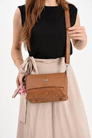 Y.S.Deri Kadın Postacı Çanta 28*18 Cm Vegan Deri Işıklı Aksesuar Charm Çapraz Askılı Omuz Çantası 