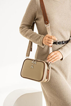 Çapraz Askılı Kadın Omuz Çantası 25*15 Cm Vegan Deri Mega Bag Postacı Çanta Suni Deri 