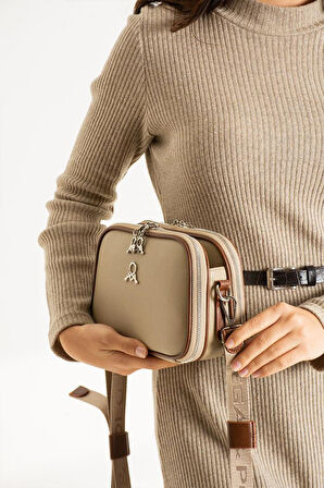 Çapraz Askılı Kadın Omuz Çantası 25*15 Cm Vegan Deri Mega Bag Postacı Çanta Suni Deri 