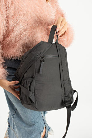 Kadın Sırt Çantası Ultra Hafif Poliamid Kumaş Su Geçirmez Çok Cepli Günlük Sırt Çantası 35*25 Cm 