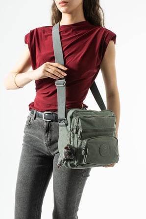 Kadın Postacı Çanta 28*32 Cm 571 Collection Klinkır Hafif Yağmur Geçirmez Klinkır Kumaş Çok Cepli