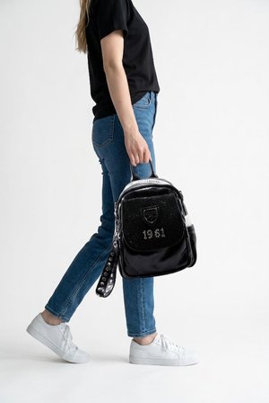 Kadın Sırt Çantası Taşlı Model Black-Silver 25*19 Cm Günlük Mini Sırt Çantası Fonksiyonel Kullanım