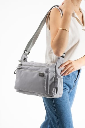 Kadın Omuz Çantası Paraşüt Kumaş Çapraz Askılı Postacı Çantası 32*24 Cm Su İtici Kumaş