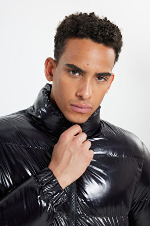 Erkek Siyah Standart Fit Normal Kesim Dik Yaka Mont