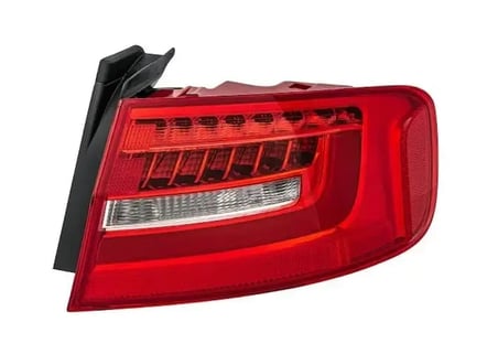 Audi A4 Stop Lambası Dış Sağ 2013-2016 8K5945096AC