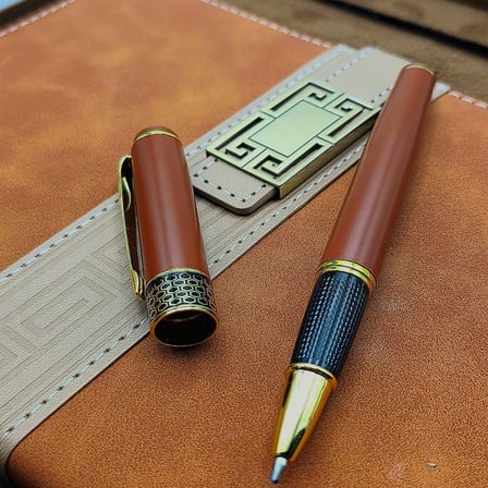 Kurumsal Set Anı Defteri Yeni İş Hediyesi Taba Rengi Termo Deri Defter Ve Metal Roller Kalem Seti