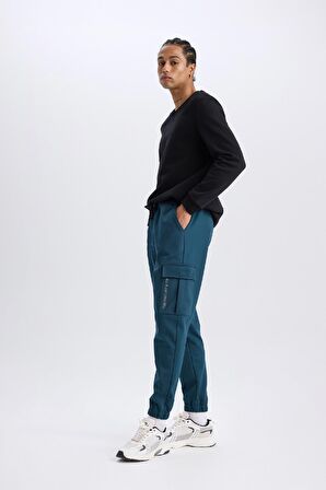 DeFactoFit Sporcu Jogger Eşofman Altı Standart Fit Üç Cepli Beli Bağcıklı Lastikli Paça D3741AX24WNBE821