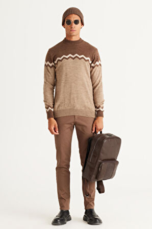 Erkek Kahverengi-bej Standart Fit Normal Kesim Yarım Balıkçı Yaka Zikzak Desenli Triko Kazak