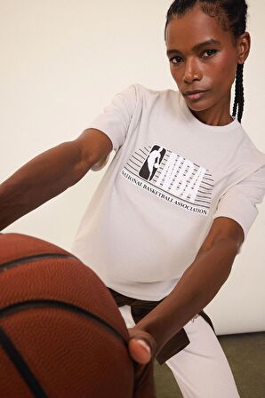 DeFactoFit NBA Wordmark Oversize Geniş Kalıp Bisiklet Yaka Pike Kısa Kollu Tişört D6121AX25SPBG745